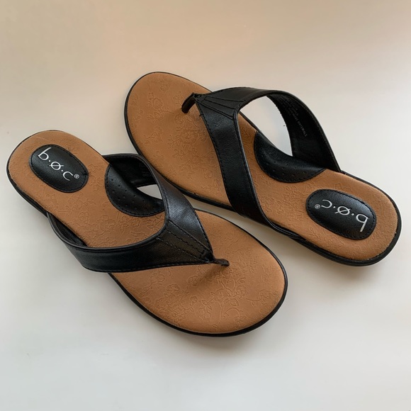 born black leather flip flops
